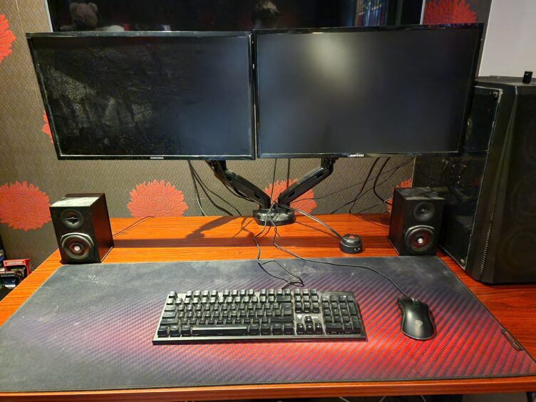 Desk Pro Play - Gaming Desk, Height-Adjustable